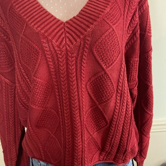 Pol hooded cable knit sweater — red - Picture 6 of 6